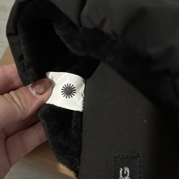 NWOT- UGG- Spaceslider Tech Slide- black and neon pink-Size 9 - Picture 11 of 12